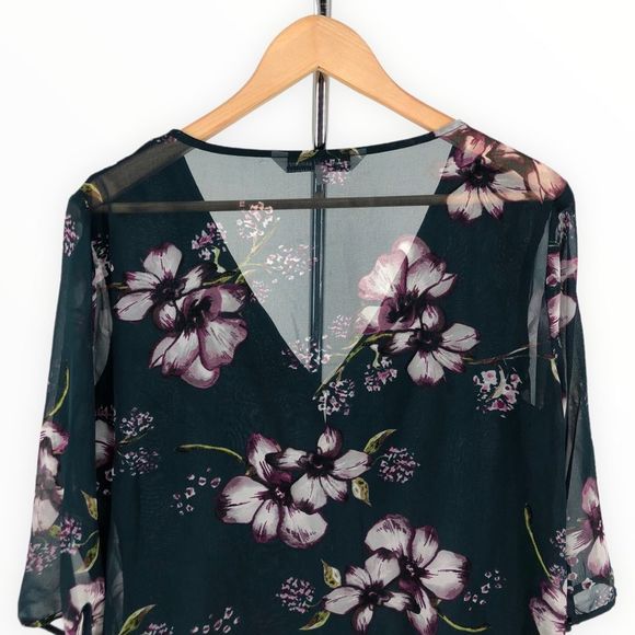Cupcakes & Cashmere Tibet Floral V-Neck Button 3/4 Sleeve Blouse size Medium - Picture 8 of 15